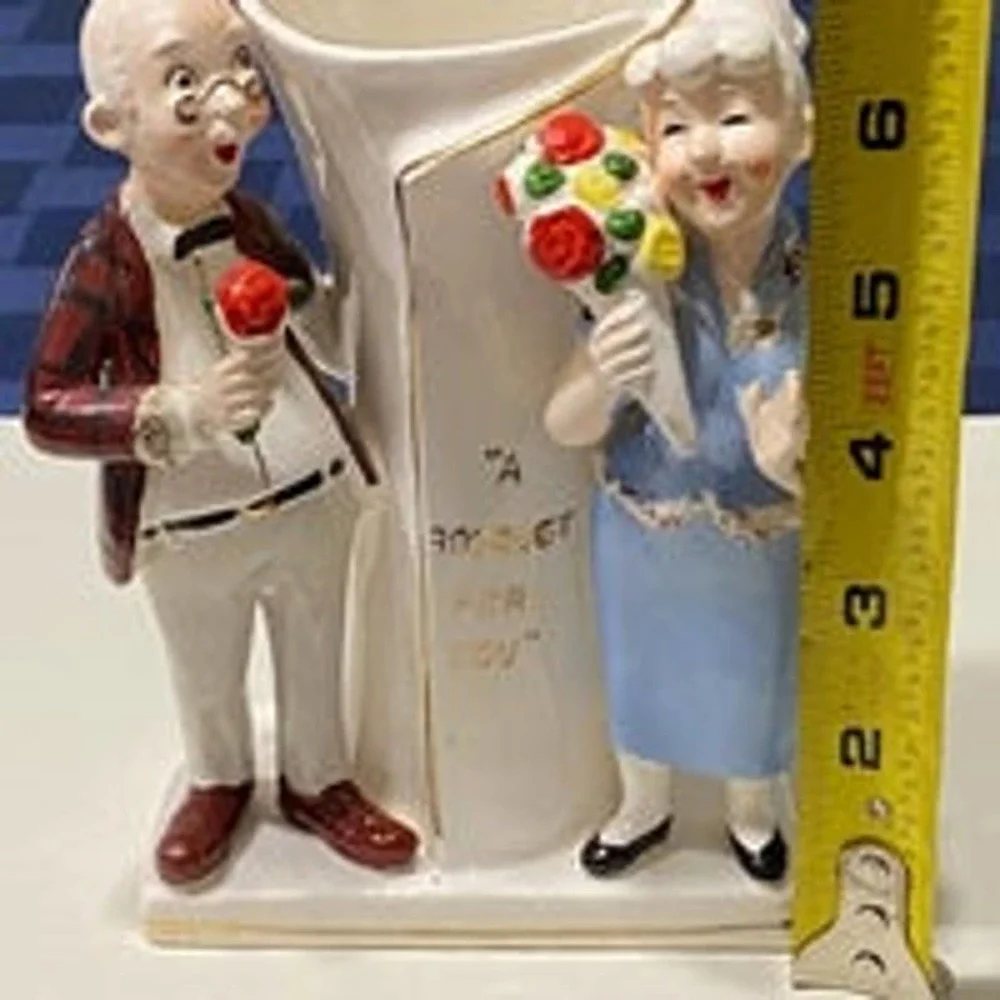 Cute Vintage Elderly‎ Couple A Bouquet For You Vase